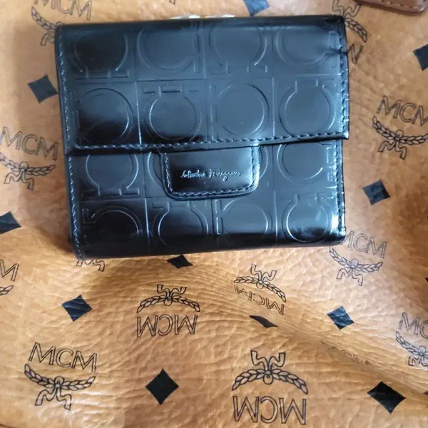 [BUNJANG] Salvatore Ferragamo Women's Bifold Wallet - Black / 페라가모 지갑