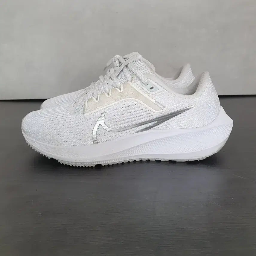 [BUNJANG] Nike Air Zoom Pegasus 40 White Silver (235) / 나이키 에어 줌 페가수스 40 화이트 실버 (235)