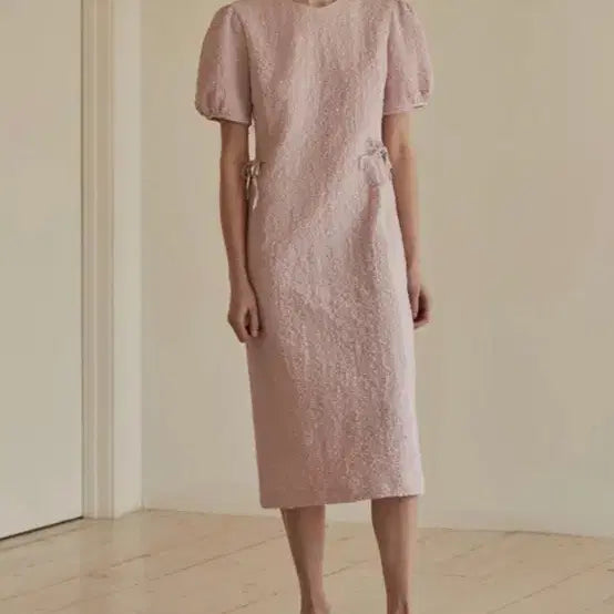 [BUNJANG] Be muse Mansion Cutout Embossing Dress Lilac / 비뮤즈맨션 컷아웃 엠보싱 원피스