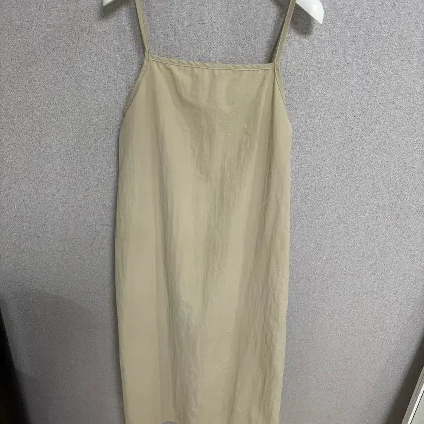 [BUNJANG] Beige Sleeveless Tank Top / 베이지색 민소매 나시