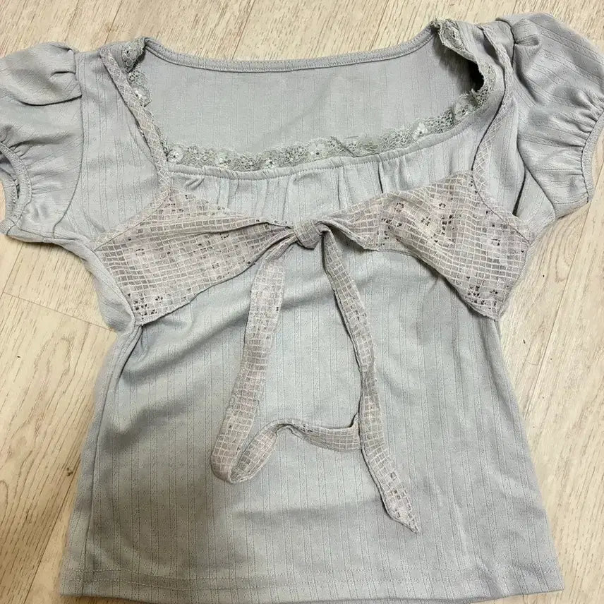 [BUNJANG] Women's Short Sleeve T-Shirt with Lace Detail / 미니포에 반팔티