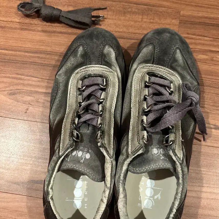 [BUNJANG] Diadora Heritage Sneakers Dark Grey / 새상품) 디아도라 헤리티지 운동화 다크 그레이 230