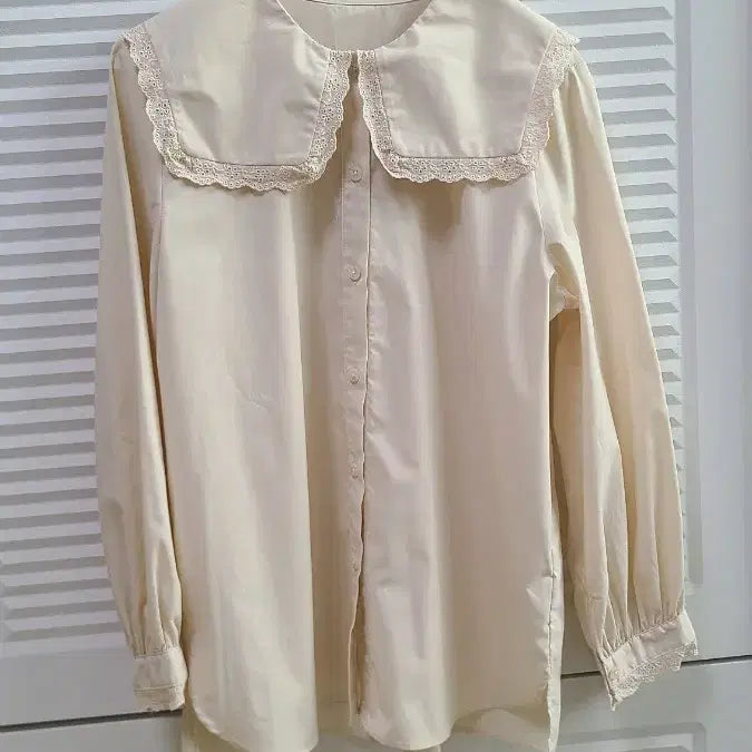 [BUNJANG] Light Beige Lace Big Collar Long Blouse / 연베이지 레이스 빅카라 롱블라우스