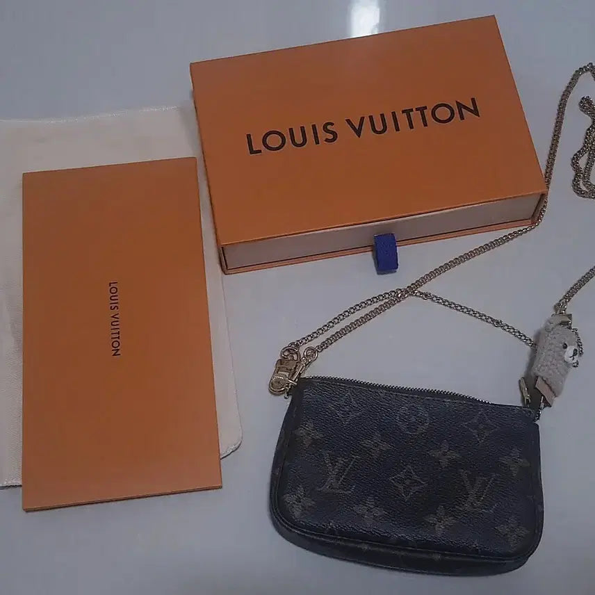[BUNJANG] Louis Vuitton Mini Pochette Accessoires Bag Charm / 루이비통 미니포쉐트악세수아
