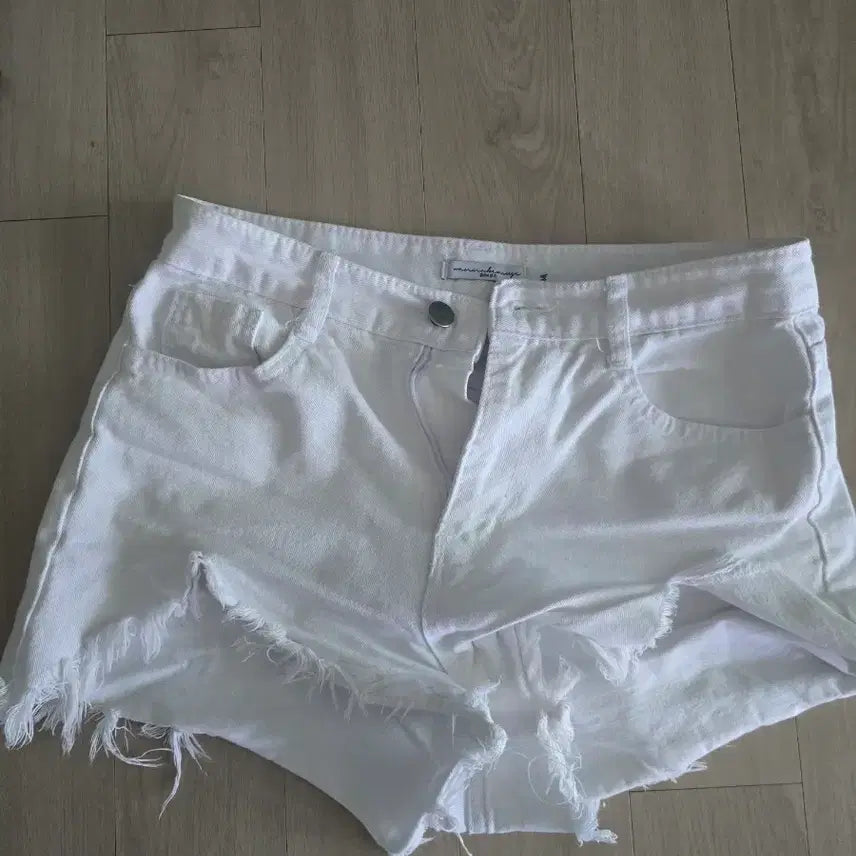 [BUNJANG] Wanabe Muse Hot Pants White Shorts (M) / 워너비뮤즈 핫팬츠 흰반바지m