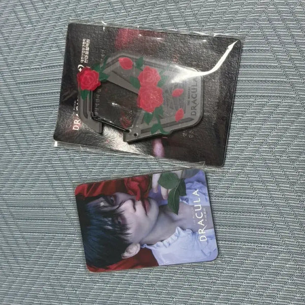 [BUNJANG] Kim Junsu Shin Sung Rok Jeon Dong Seok Ko Eun Sung Dracula Photocard Set with Carabiner Bundle / 드라큘라 헌혈 포토카드 세트 카라비너 일괄 미개봉 새상품