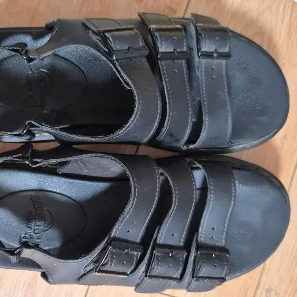 [BUNJANG] Dr. Martens Black Strap Buckle Sandals / 닥터마틴 샌들 블랙