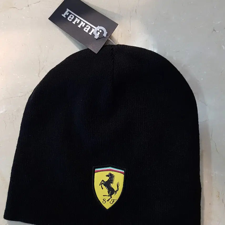 [BUNJANG] Scuderia Ferrari Logo Beanie / 페라리 비니 (스쿠데리)