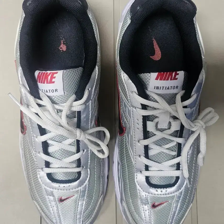 [BUNJANG] Nike Initiator Silver Red Sneakers Size 270 / 나이키 이니시에이터 실버 레드 운동화 270