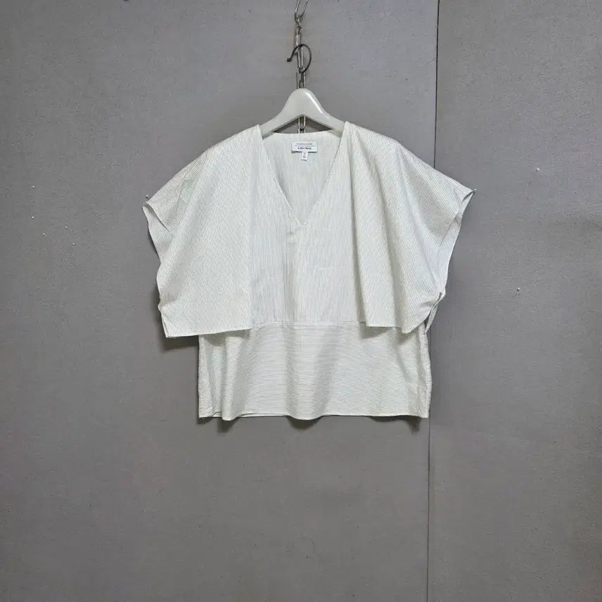 [BUNJANG] And Other Stories V-Neck Blouse N8150 / 앤아더스토리즈 브이넥 블라우스 n8150