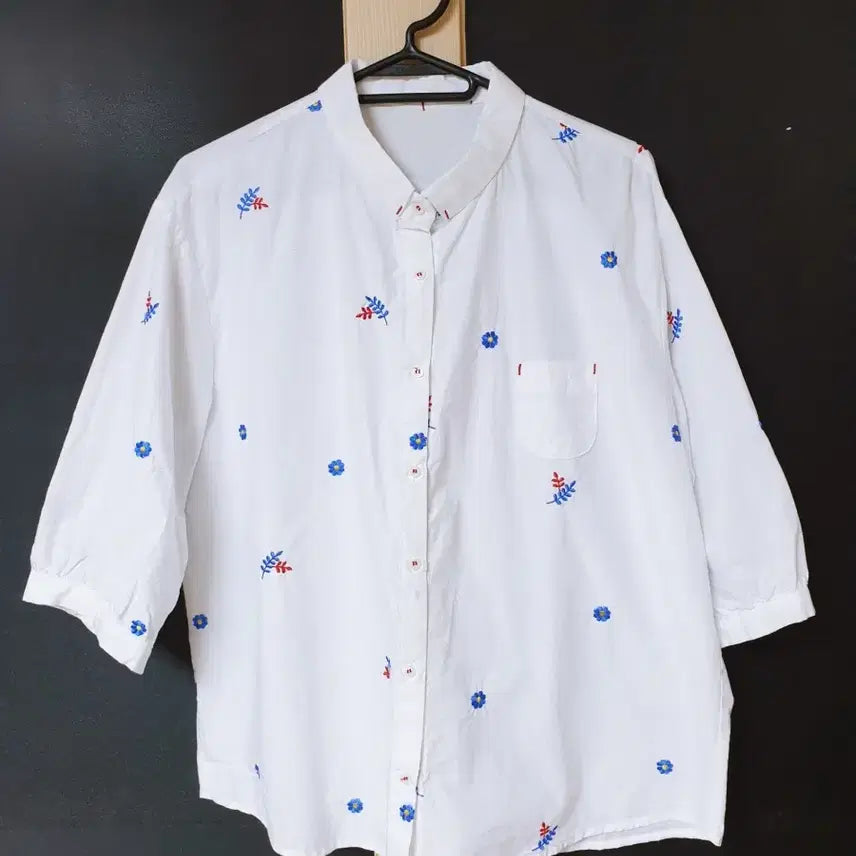 [BUNJANG] Flower Embroidered Short Sleeve Shirt White / 진짜만원 크롭 55~88 플라워자수 반팔셔츠 화이트