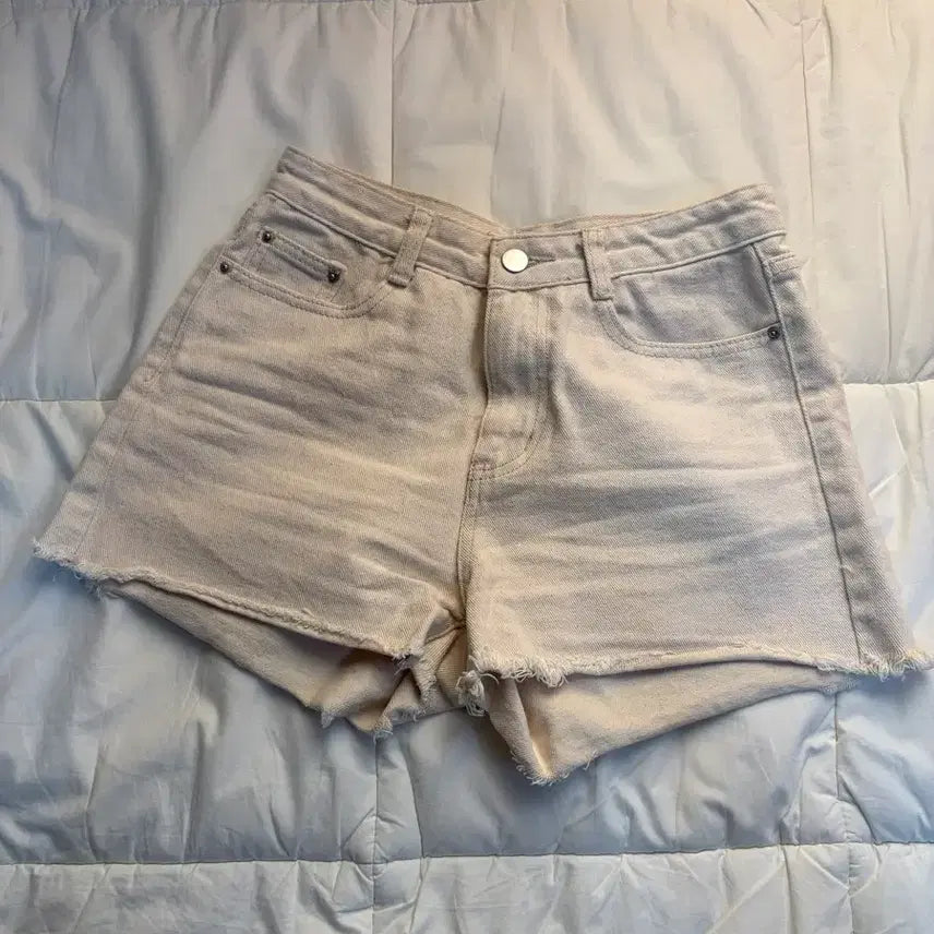 [BUNJANG] Beige Denim Cutoff Shorts / 베이지색 데님 숏팬츠