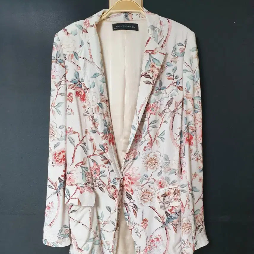 [BUNJANG] Zara Satin-like Flower Collar Jacket 55 / 진짜만원 자라 새틴라이크 플라워 카라자켓 55