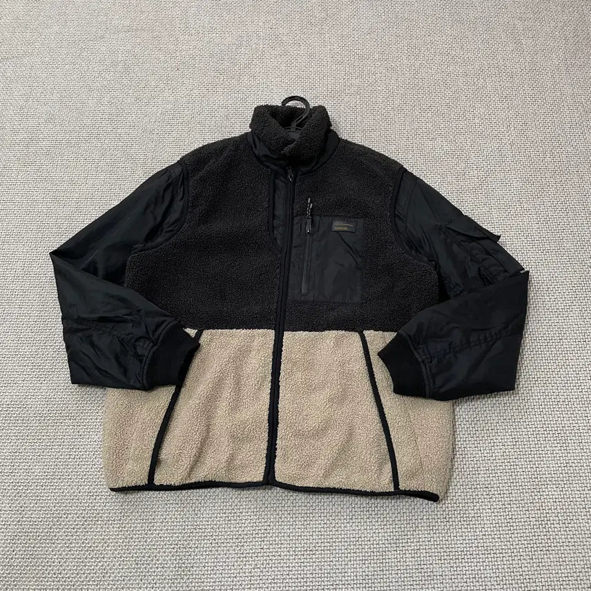 [BUNJANG] Guess Fleece Jacket L Size / L 게스 후리스 자켓 N.9753