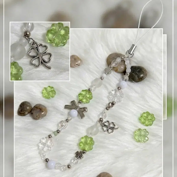 [BUNJANG] Handmade Four-Leaf Clover Beaded Keychain Strap / 새제품 행운 네잎클로버 키링 스트랩