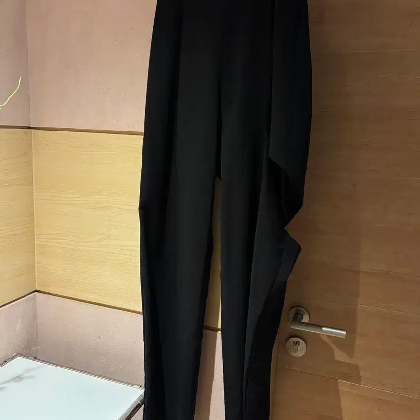 [BUNJANG] High-Waisted Black Slacks with Slit Detail / 트임 하이웨스트 블랙 슬랙스