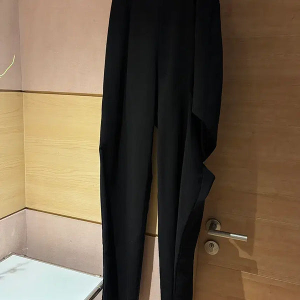 [BUNJANG] High-Waisted Black Slacks with Slit Detail / 트임 하이웨스트 블랙 슬랙스