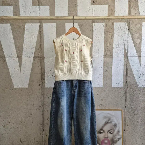[BUNJANG] Roem Floral Embroidered Cropped Knit Vest / 로엠 크롭 꽃자수 니트베스트(SB2