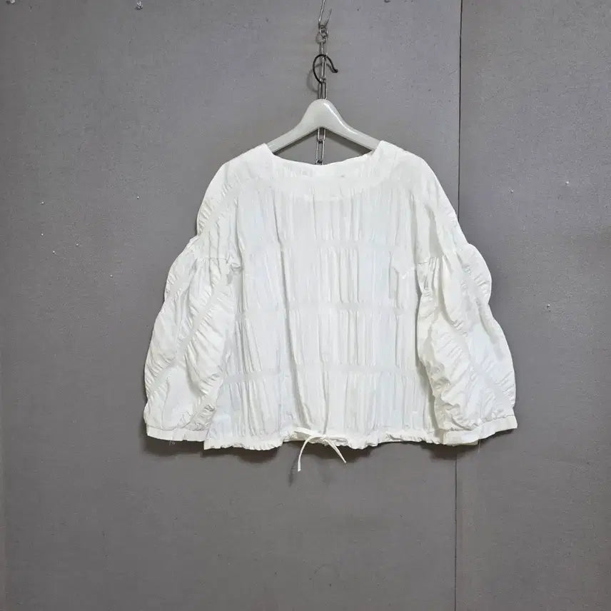 [BUNJANG] White Textured Blouse FF / 올록볼록느낌 화이트 블라우스 FF   n8157
