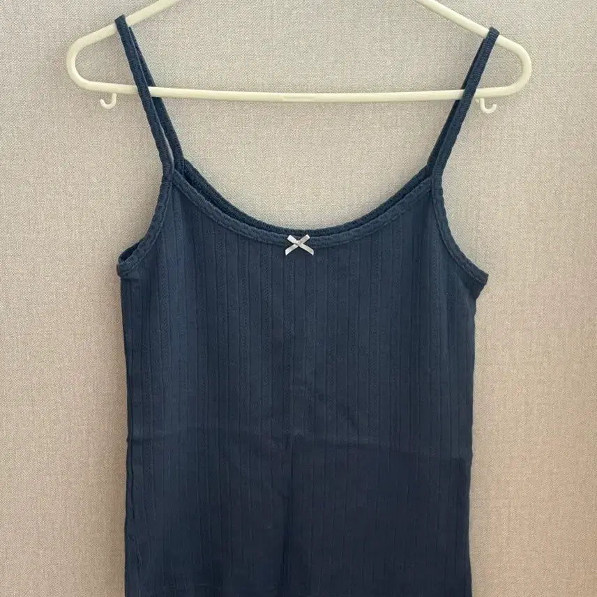 [BUNJANG] Brandy Melville Navy Camisole / 브랜디멜빌 네이비 나시