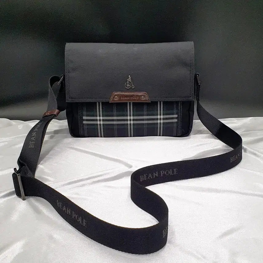[BUNJANG] Beanpole Check Nylon Small Shoulder Bag Crossbody Bag / 빈폴 체크 사각 아담한 남녀 숄더백 크로스백 중고 가방 은피아노