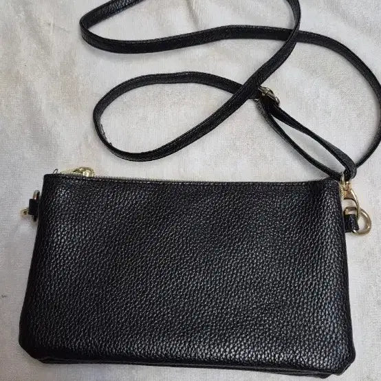 [BUNJANG] Black Leather Pouch Bag / 깔끔한 블랙 레더 소재의 파우치백