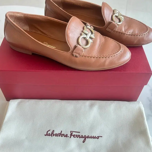 [BUNJANG] Salvatore Ferragamo Gancini Loafers Brown Leather / 페라가모 간치니 로퍼 브라운