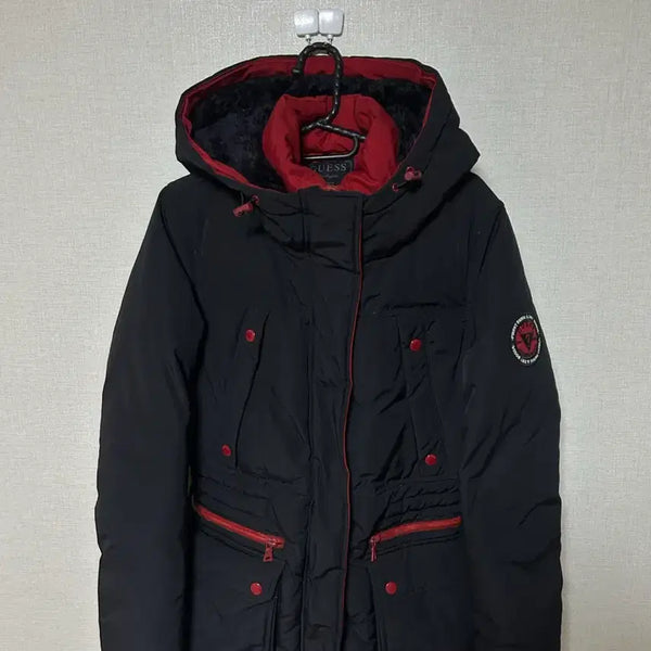 [BUNJANG] Guess Red and Black Padded Jumper / 게스 검빨 패딩 점퍼