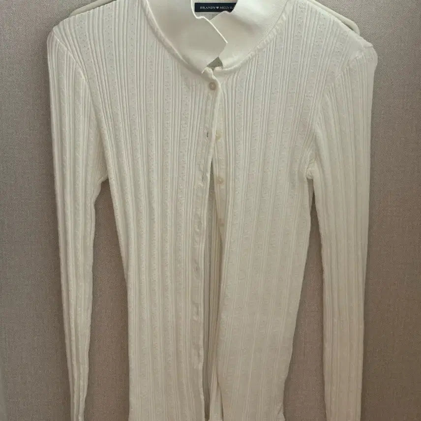 [BUNJANG] Brandy Melville White Long Sleeve Knit / 브랜디멜빌 화이트 긴팔
