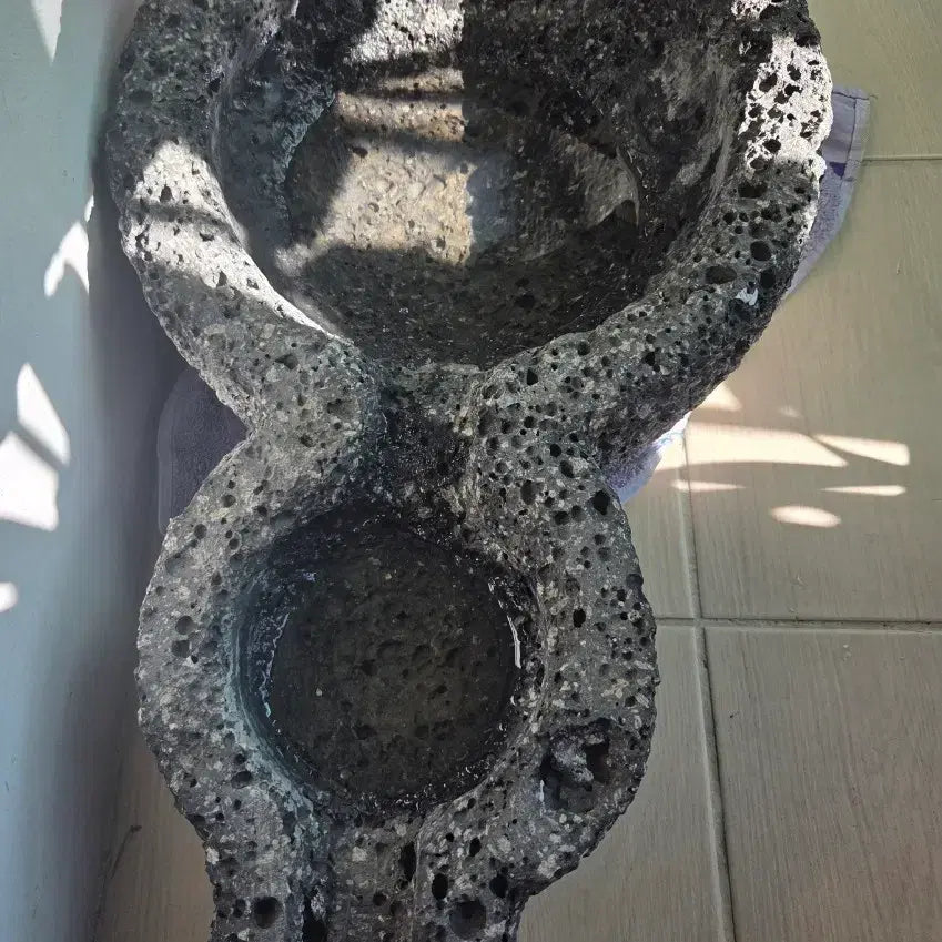 [BUNJANG] Basalt Gourd Water Basin / 현무암 표주박 물확