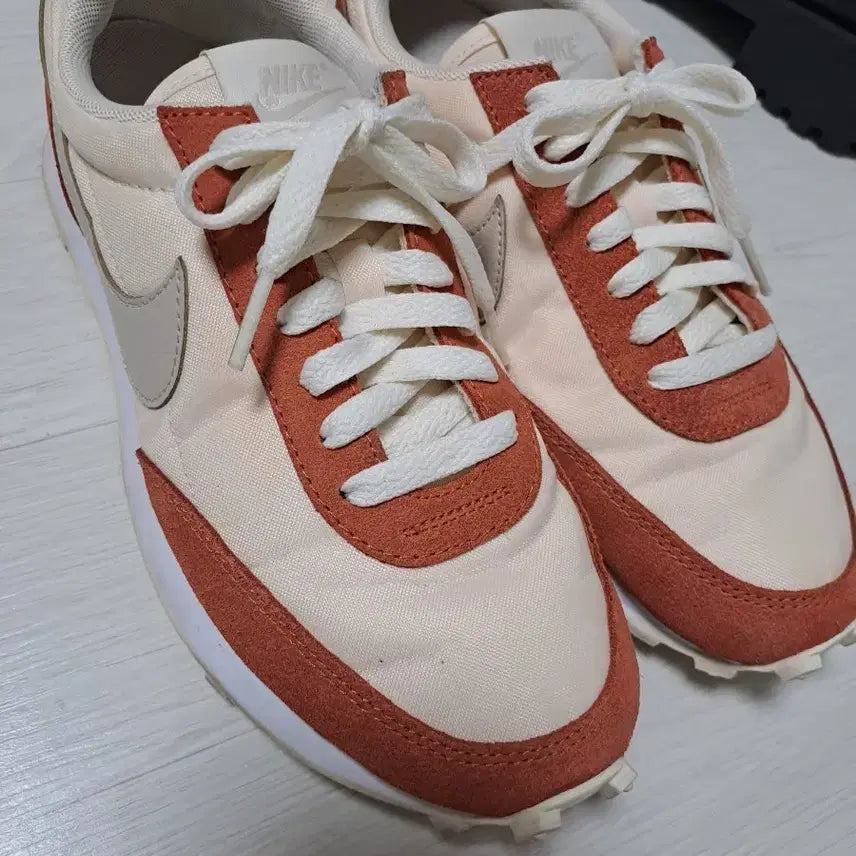 [BUNJANG] Nike Daybreak Women's Sneakers Beige Brown / 나이키 데이브레이크 여성 운동화 베이지 브라운