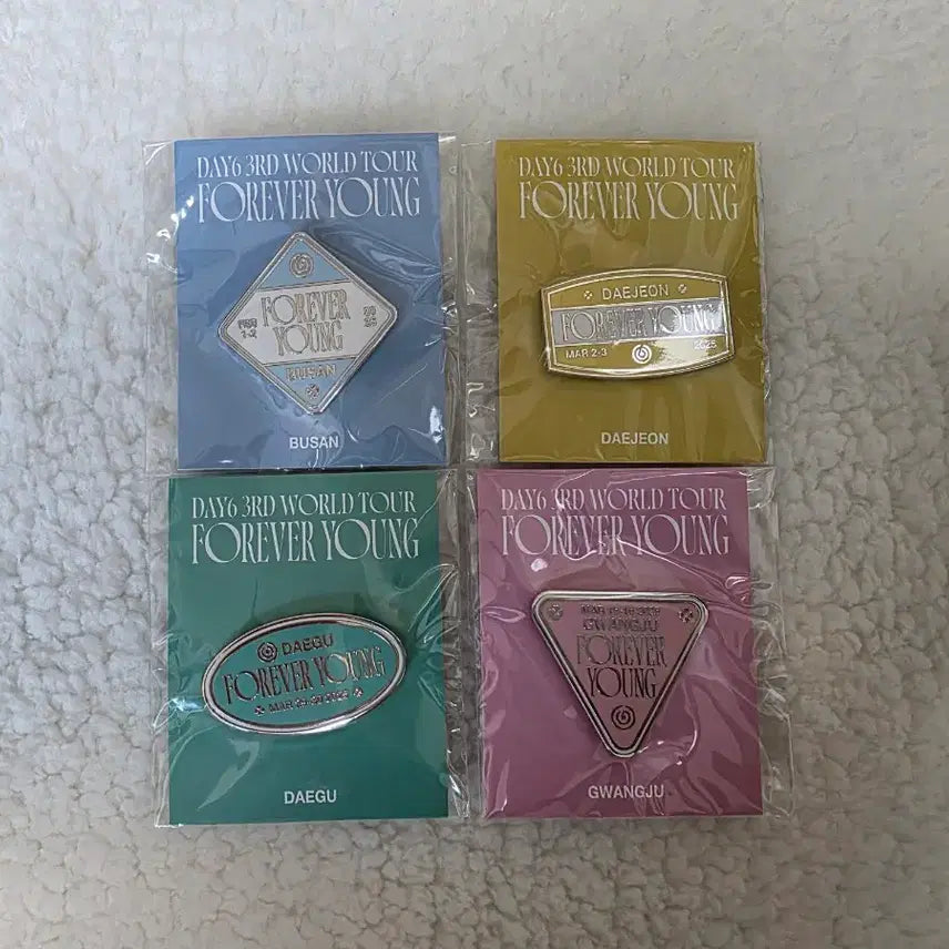 [BUNJANG] Day6 Forever Young National Tour Badge Bundle Set / 데이식스 포에버영 전국투어 배지 미개봉