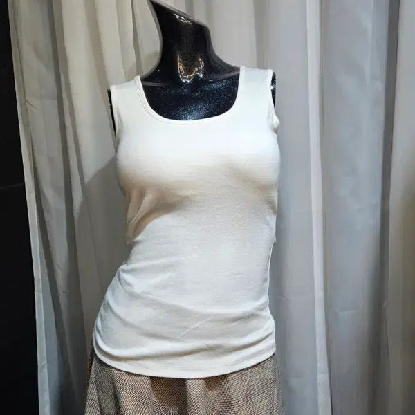 [BUNJANG] Basic White Built-in Bra Camisole / 캡내장 화이트 기본 나시