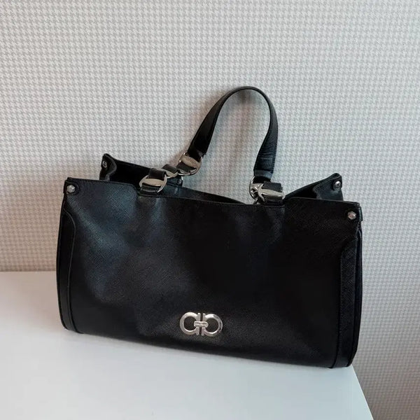[BUNJANG] Salvatore Ferragamo Gancini Shoulder Bag / 페라가모 간치니 숄더백