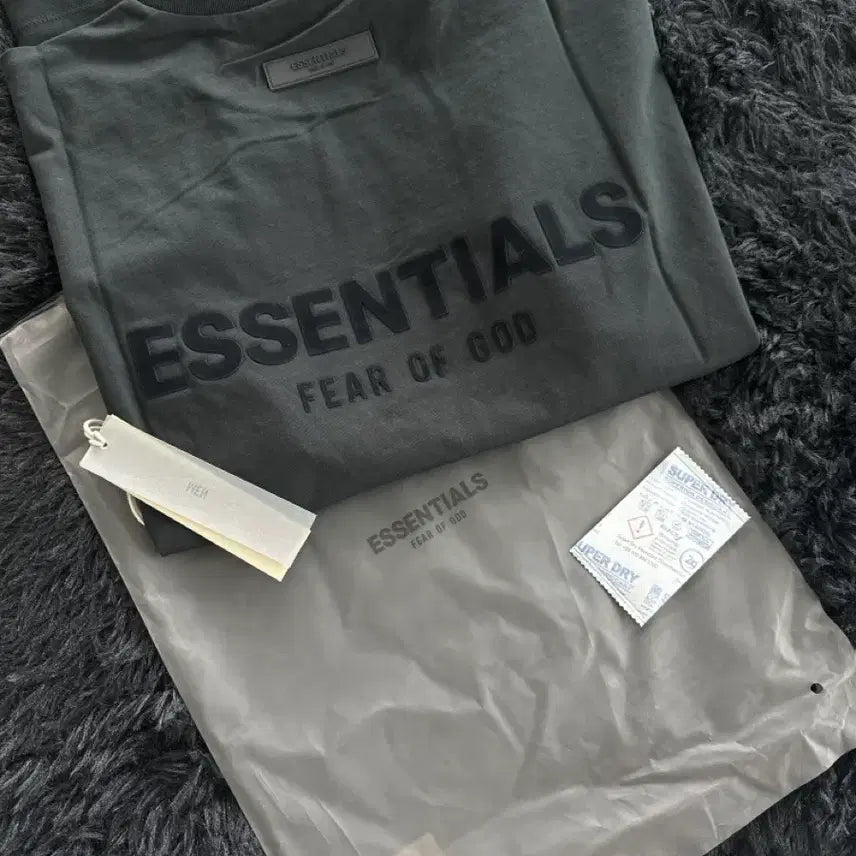[BUNJANG] Fear of God Essentials Black Logo T-Shirt / 피어오브갓 에센셜 반팔 S 블랙 로고 블랙