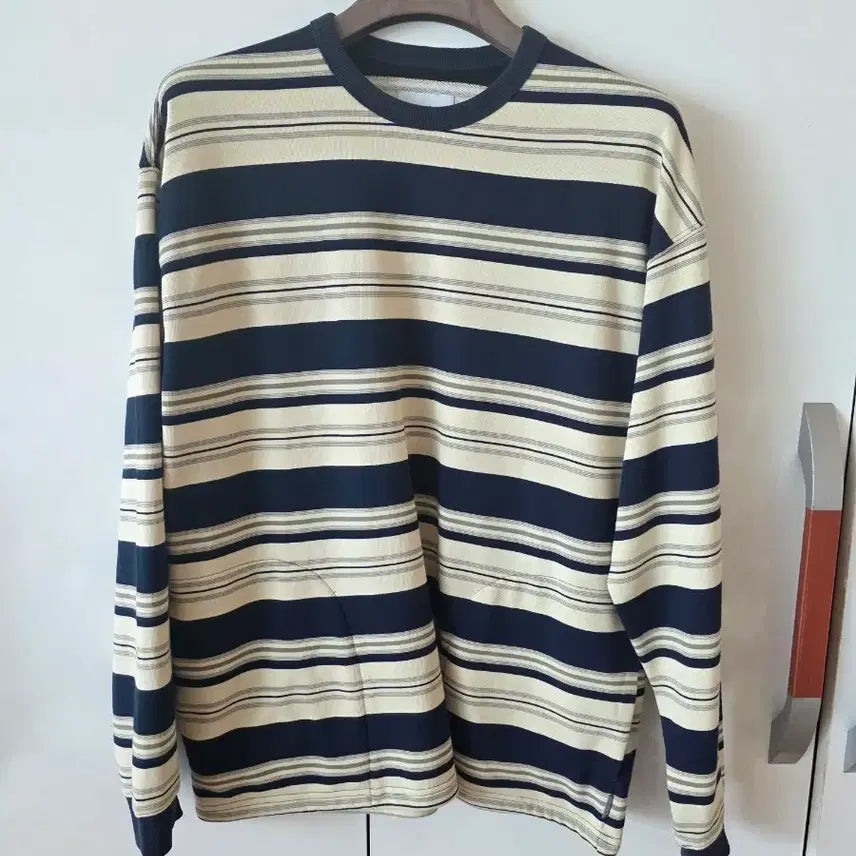 [BUNJANG] Espionage Lightweight Border Sweatshirt Navy / 에스피오나지 Lightweight Border Sweatshirt Navy