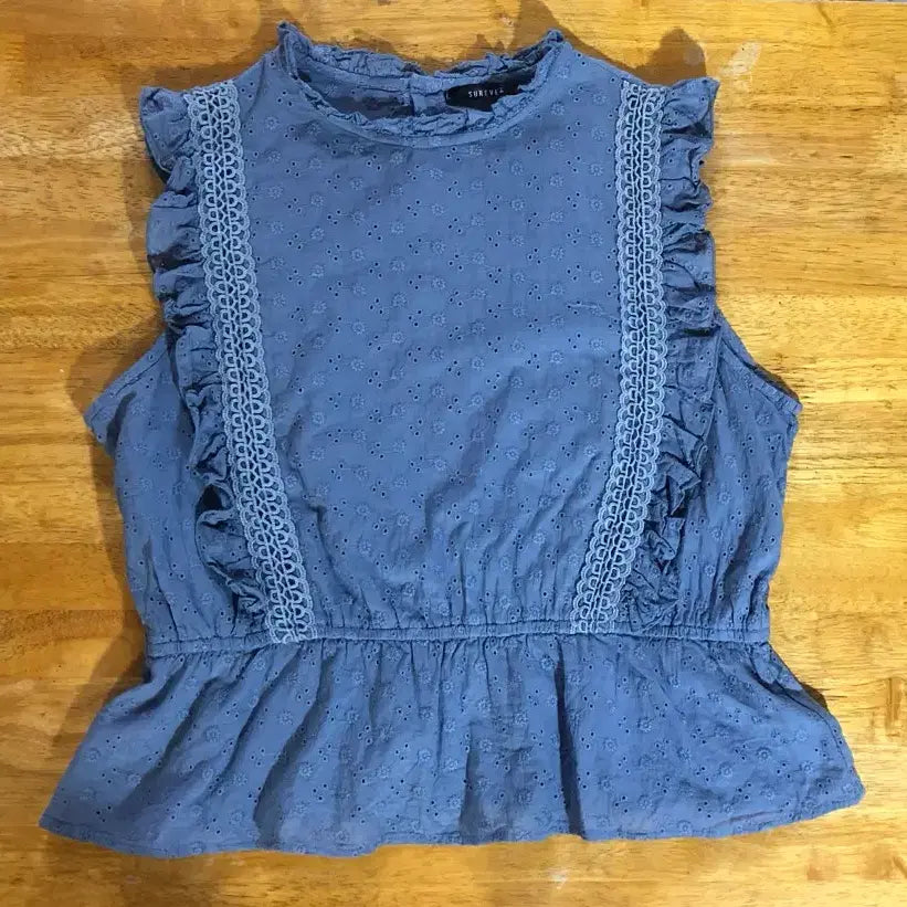 [BUNJANG] SUREVE+ Sleeveless Lace Frill Blouse / SUREVE+민소매 레이스 프릴 블라우스