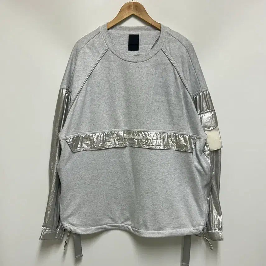 [BUNJANG] JUUN.J Modern Crewneck Metallic Patch Sweatshirt - Men's M (Silver/Grey) / [남자 M (100~105)]JUUN.J 준지 모던 크루넥 메탈릭패치 맨투맨