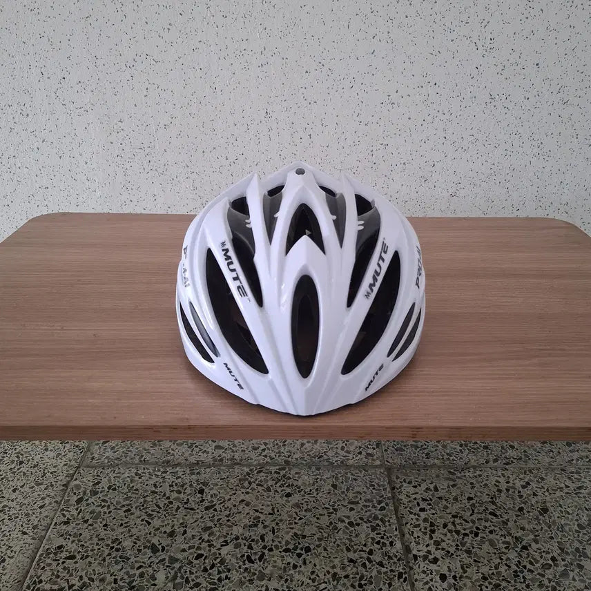 [BUNJANG] MUTE PRO-A1 Bicycle Helmet (XL) White / MUTE PRO-A1 자전거 헬멧(XL) 화이트 판매합니다~~