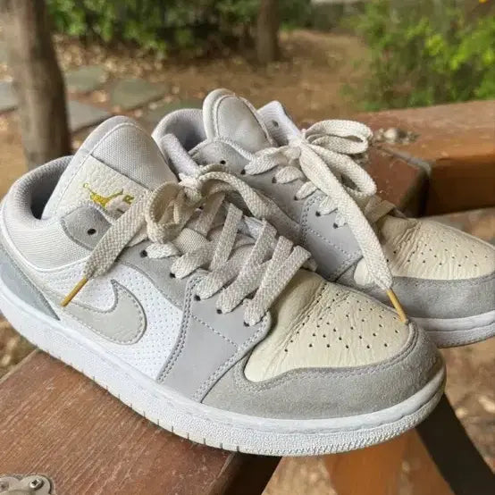 [BUNJANG] Nike Air Jordan 1 Low Light Smoke Grey / 급처 나이키 에어 조던 1 로우 라이트 스모크 그레이 240