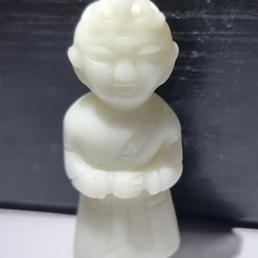 [BUNJANG] White Jade Figure Sculpture with Age / 세월감이 존재하는 백옥 인물상 조각품
