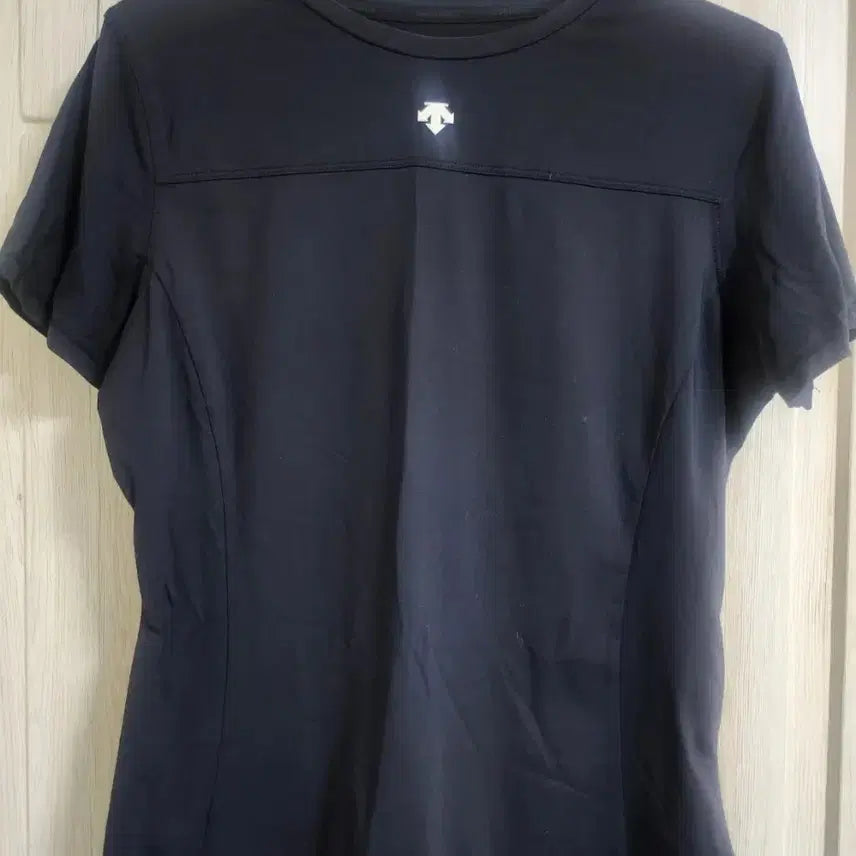 [BUNJANG] Descente Short Sleeve T-Shirt Black / 데상트 반팔 티셔츠 블랙.