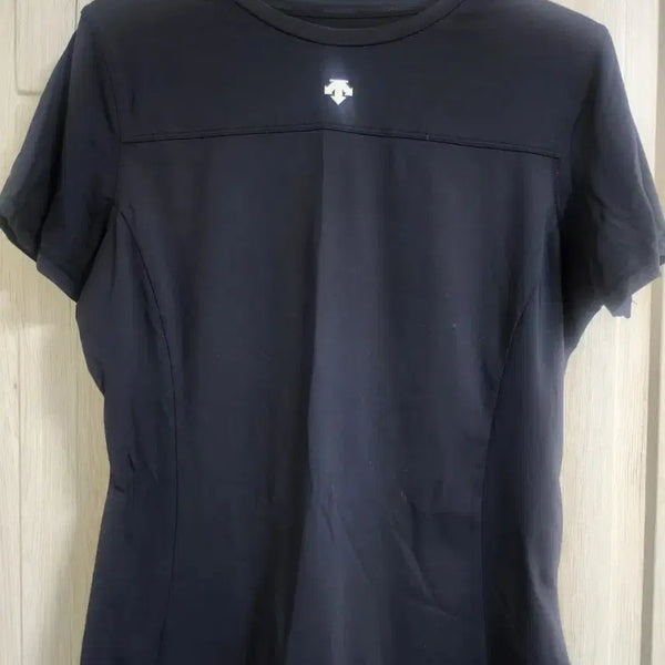 [BUNJANG] Descente Short Sleeve T-Shirt Black / 데상트 반팔 티셔츠 블랙.