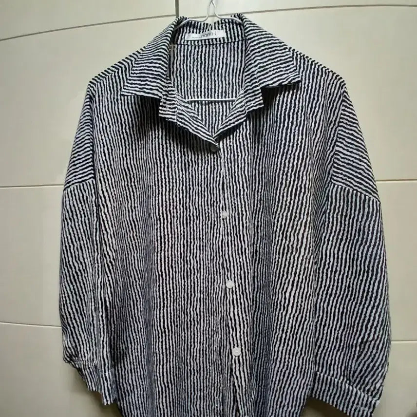 [BUNJANG] Striped Women's Shirt - Relaxed Fit (Up to Size 66) / 스트라이프 여성셔츠 프리 넉넉66