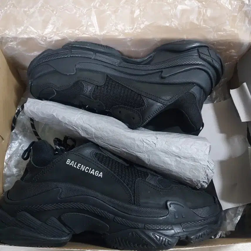[BUNJANG] Balenciaga Triple S Black Sneakers Size 41 / 발렌시아가 트리플 S 블랙 41
