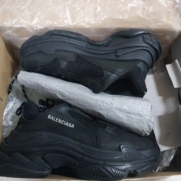 [BUNJANG] Balenciaga Triple S Black Sneakers Size 41 / 발렌시아가 트리플 S 블랙 41