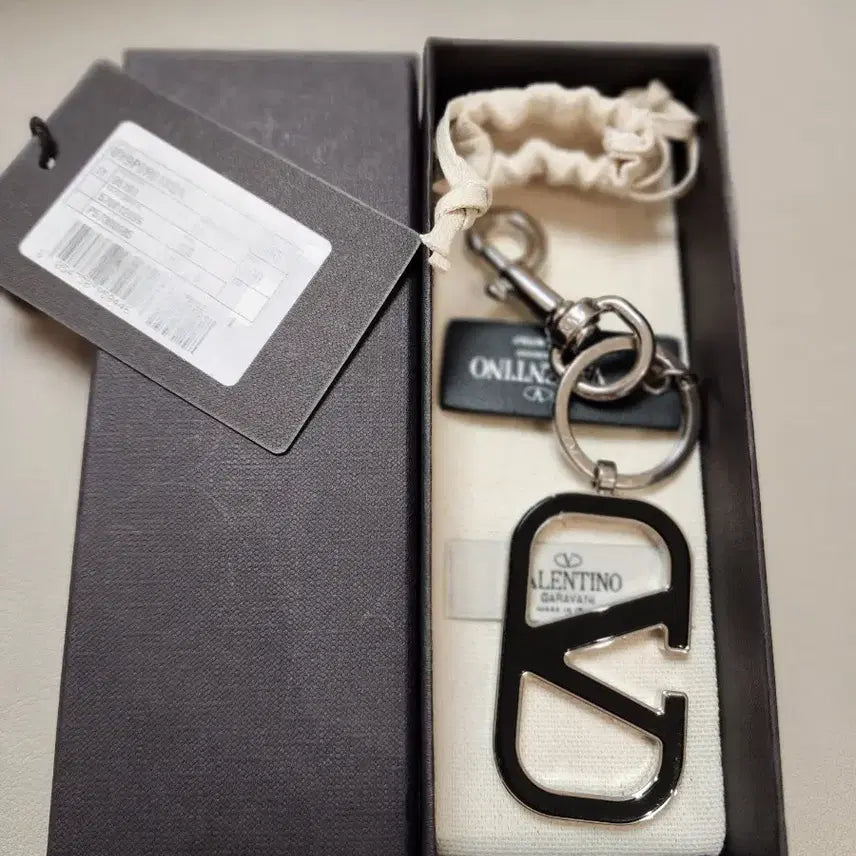 [BUNJANG] Valentino V Logo Metal Keyring / 발렌티노 V 로고 키링