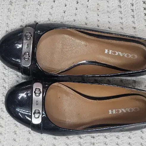 [BUNJANG] Coach Women's Black Patent Leather Flat Shoes / 코치 여성 플랫슈즈 검정