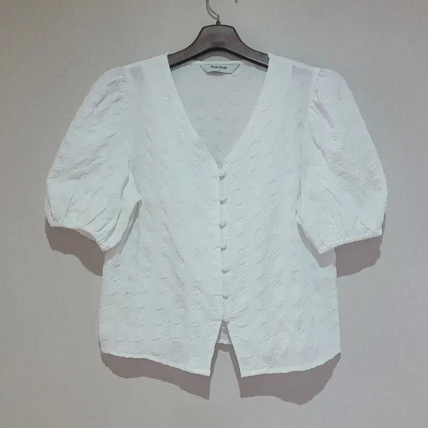 [BUNJANG] 8seconds Pompom Blouse / 에잇세컨즈 폼폼이 블라우스