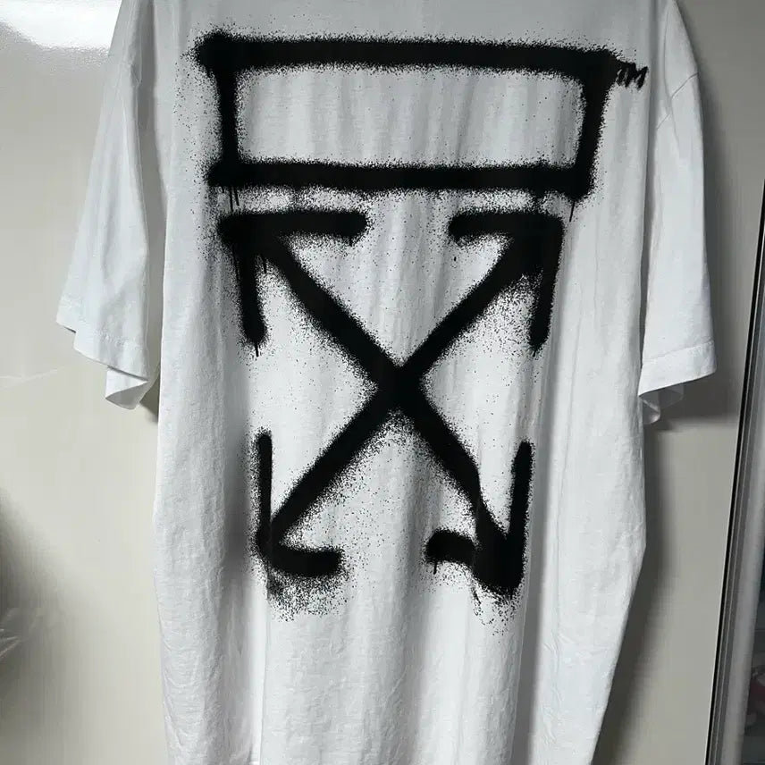 [BUNJANG] Off-White Spray Painting T-Shirt White / 오프화이트 스프레이 페인팅 반팔 화이트